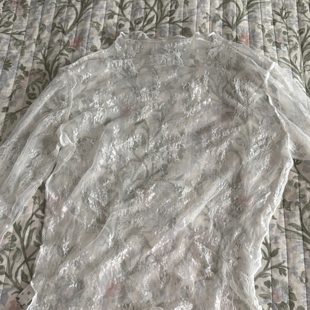 Sheer Lace Long-Sleeve undershirt Top - White